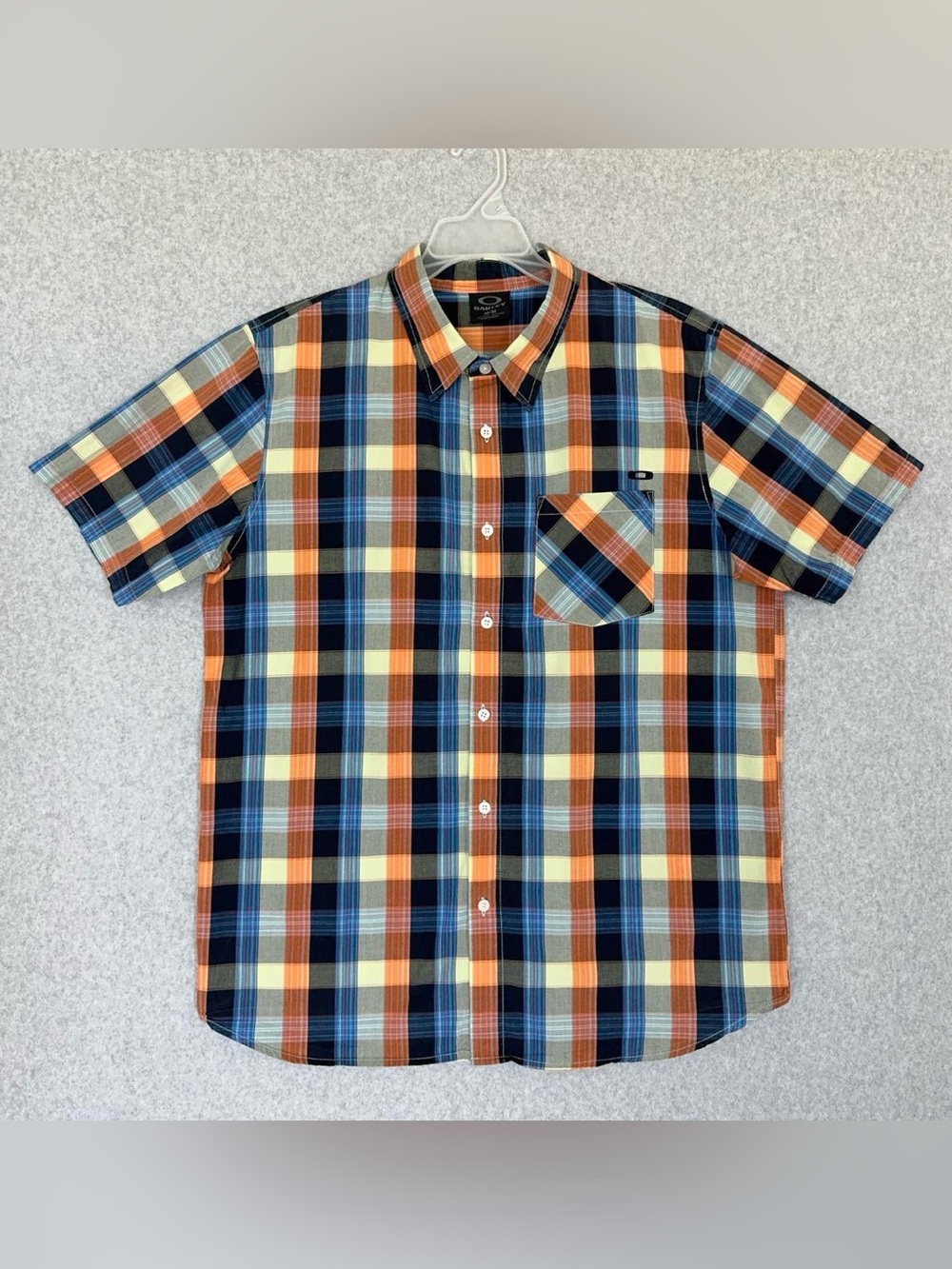 Oakley Short Sleeve Button Down Shirt Mens Medium Plaid Casual Skater Cotton
